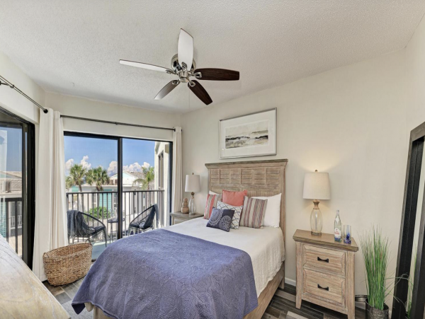 Holmes Beach Stunning Vacation Condo